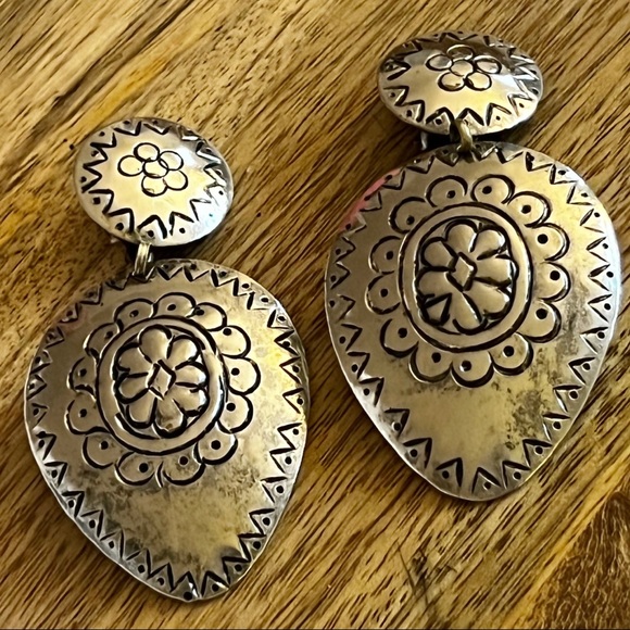 Vintage Silver Tone Western Style Concho Clip-on Earrings 1980s 1990s - Picture 6 of 6